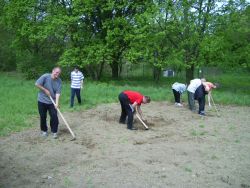 Práca v záhrade - Pic 0556
